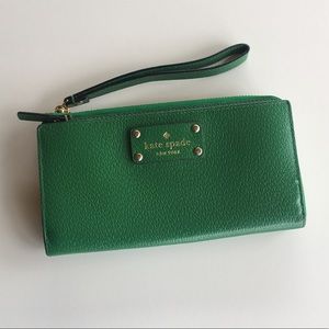 Kate Spade Wallet Wristlet 💚
